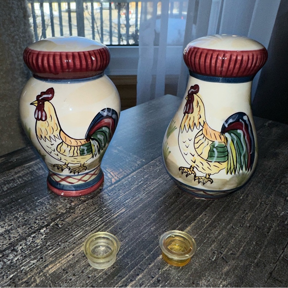 Like new Ceramic Vintage Rooster Salk and Pepper shakers